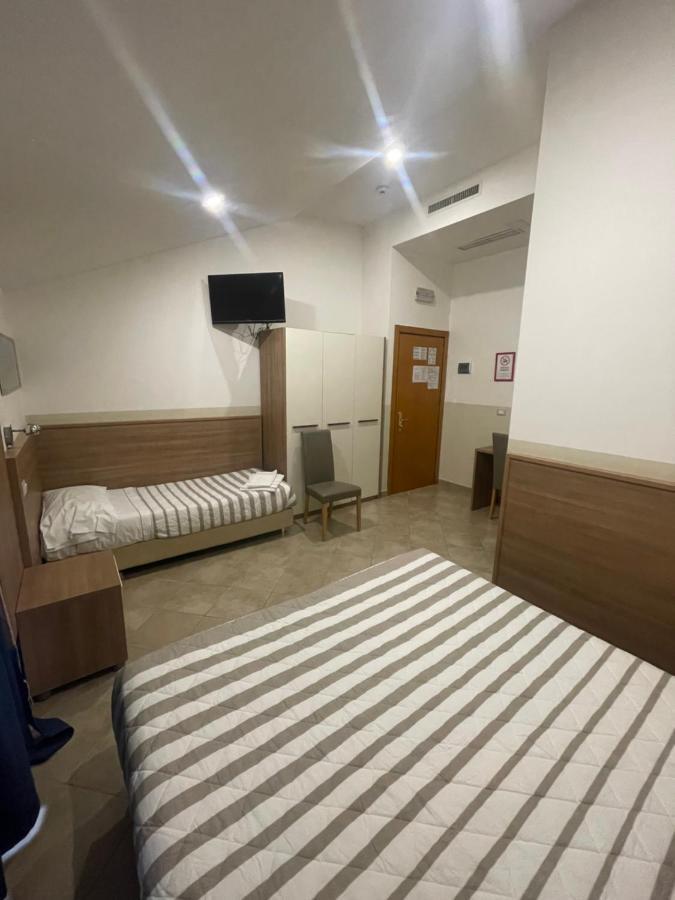 Hotel Montecarlo Milano Esterno foto