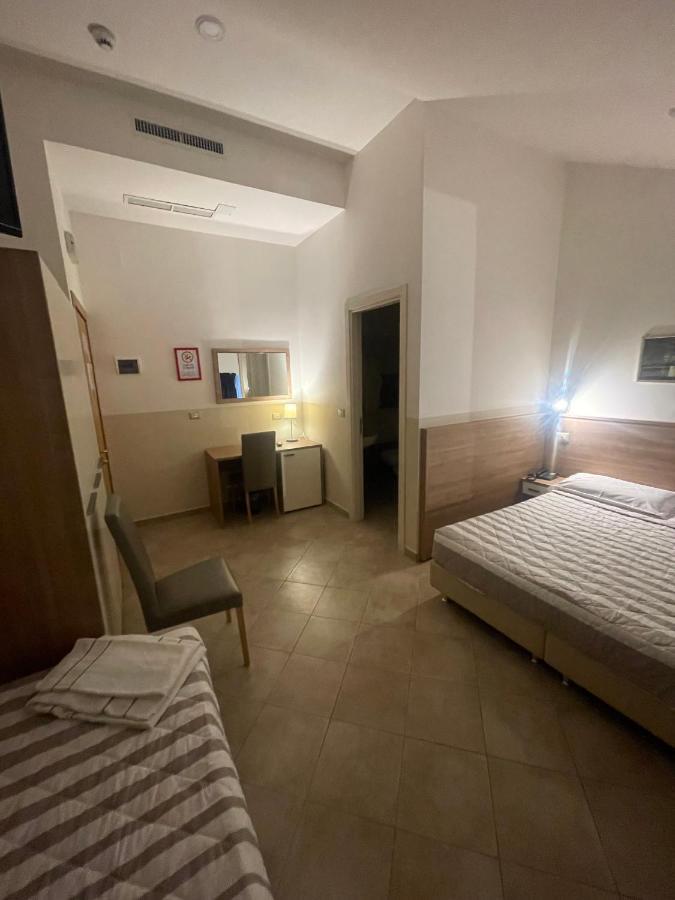 Hotel Montecarlo Milano Esterno foto