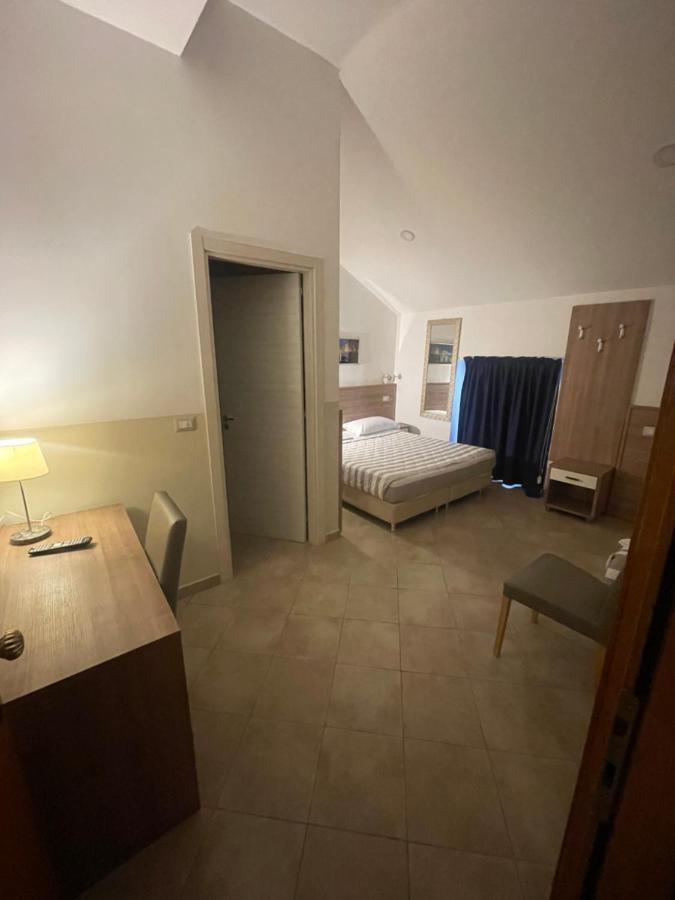 Hotel Montecarlo Milano Esterno foto