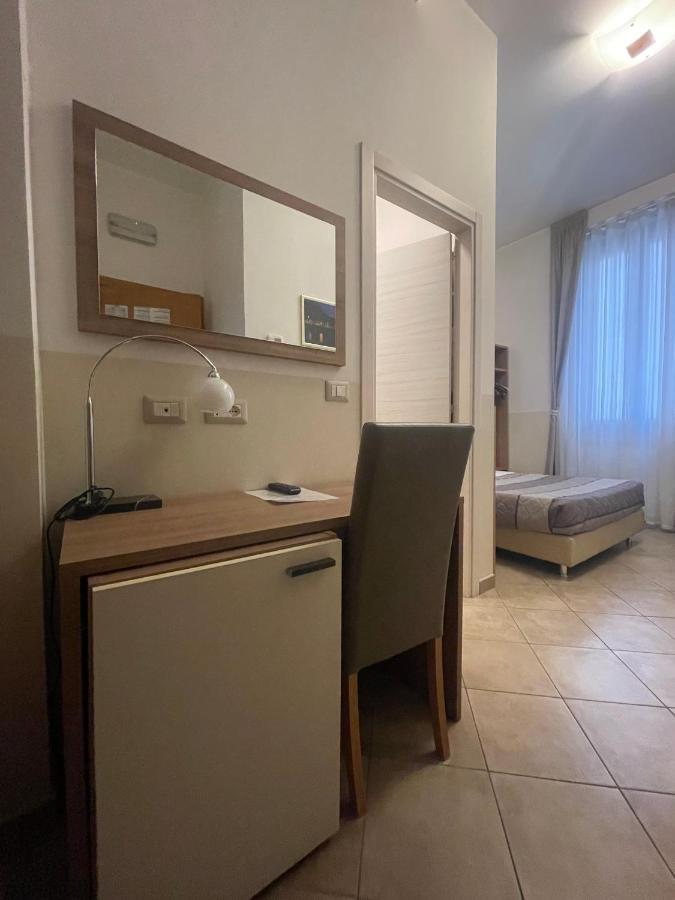 Hotel Montecarlo Milano Esterno foto