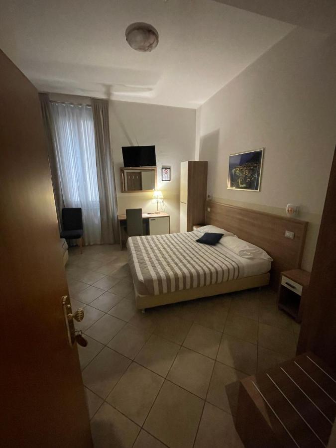 Hotel Montecarlo Milano Esterno foto
