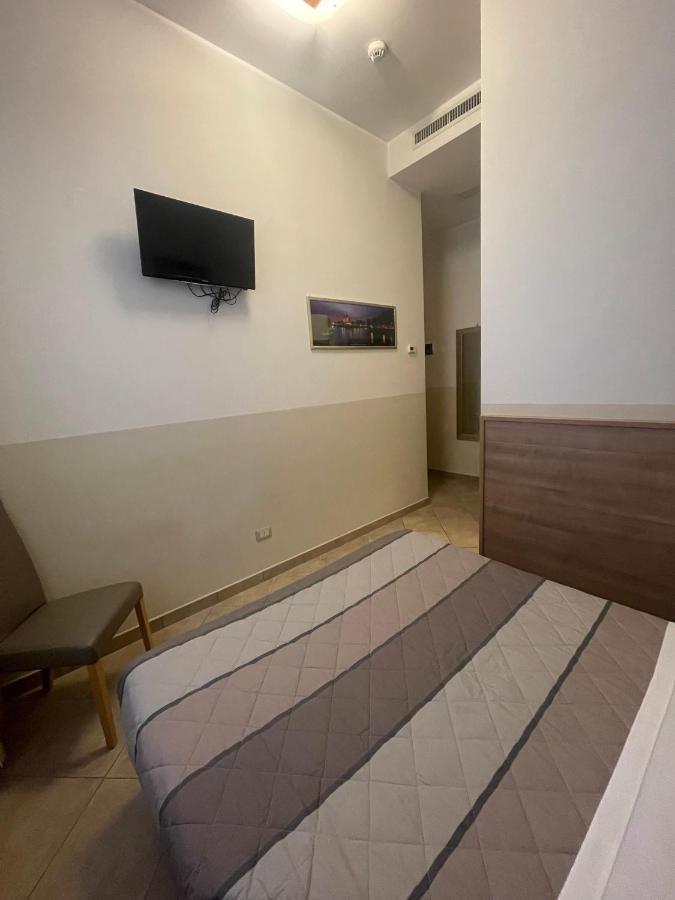 Hotel Montecarlo Milano Esterno foto