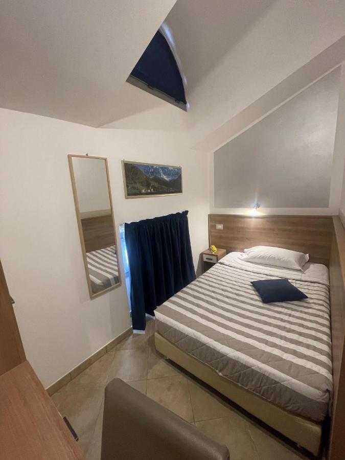Hotel Montecarlo Milano Esterno foto