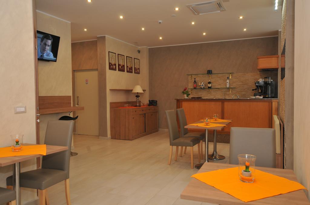 Hotel Montecarlo Milano Esterno foto