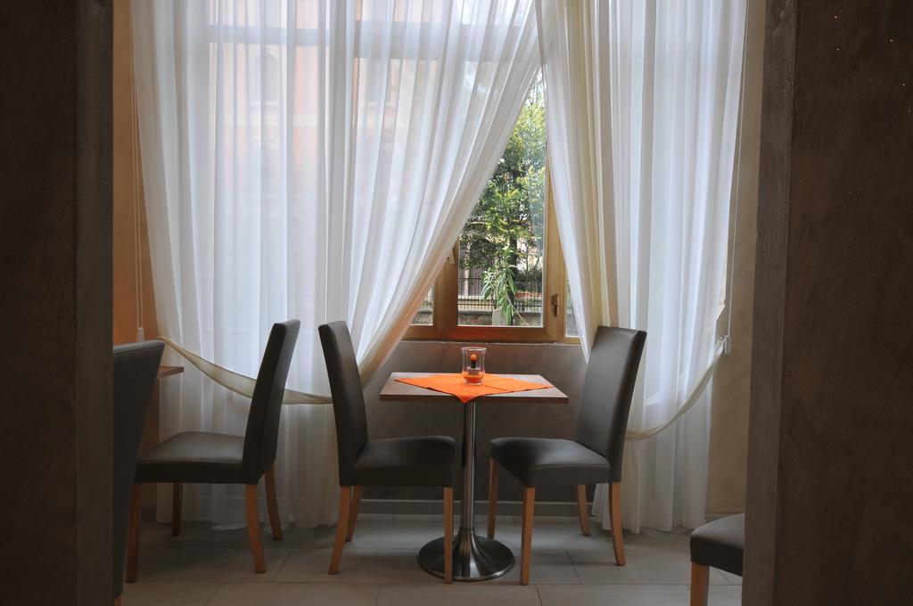 Hotel Montecarlo Milano Esterno foto