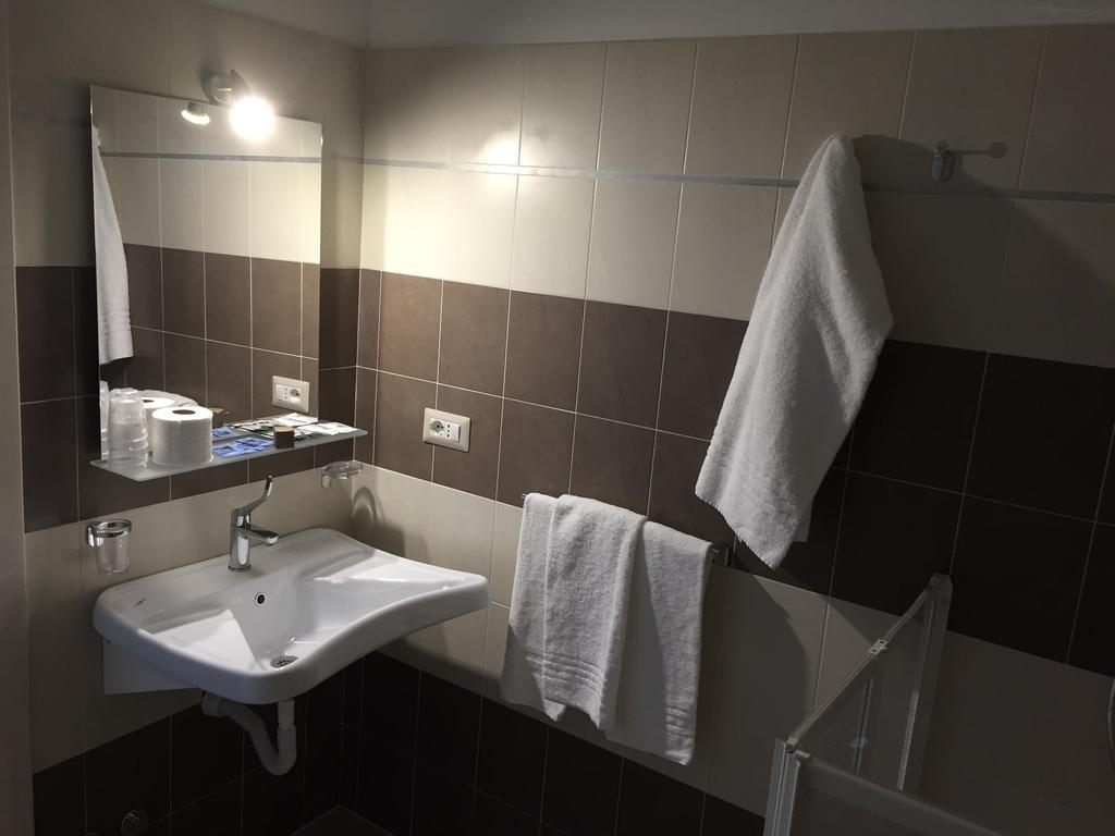 Hotel Montecarlo Milano Camera foto