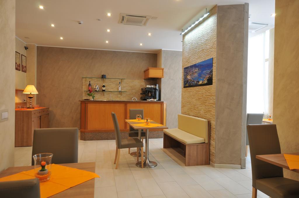 Hotel Montecarlo Milano Esterno foto