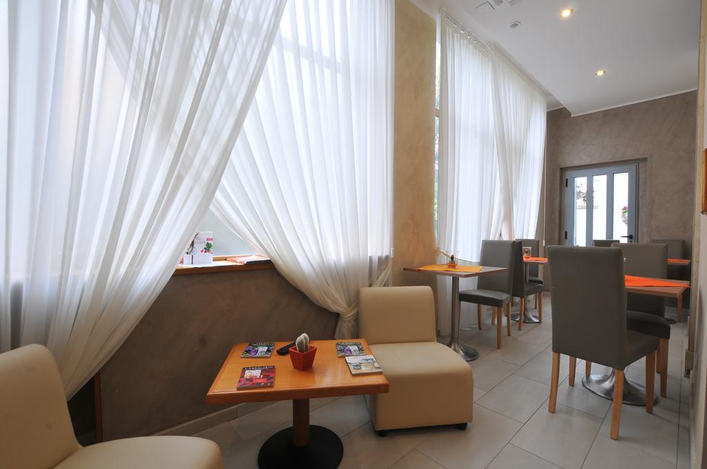 Hotel Montecarlo Milano Esterno foto