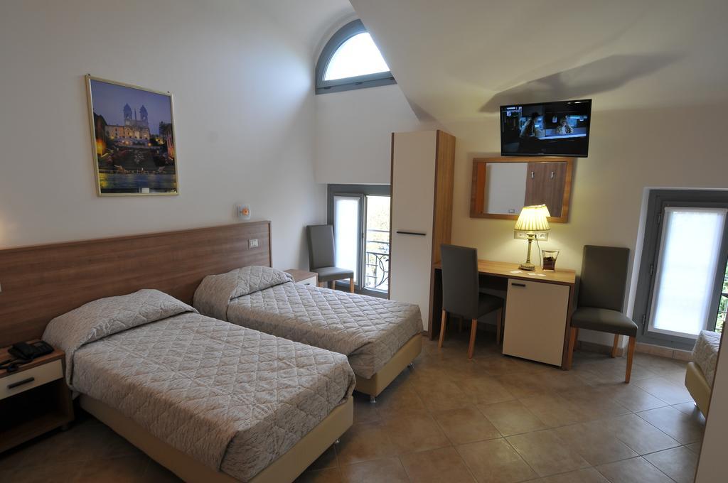 Hotel Montecarlo Milano Camera foto
