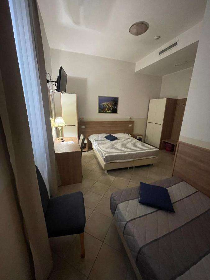 Hotel Montecarlo Milano Esterno foto