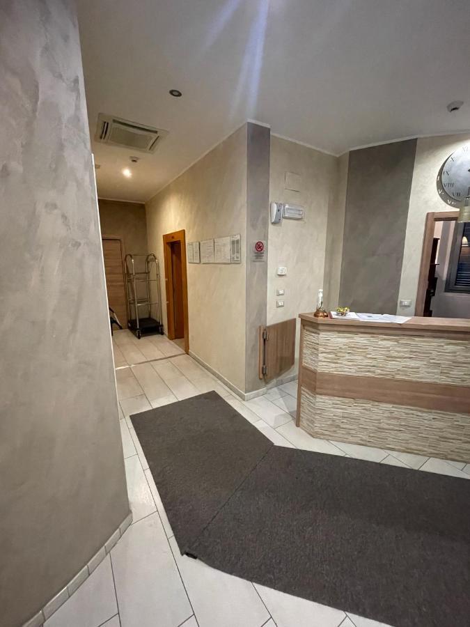 Hotel Montecarlo Milano Esterno foto