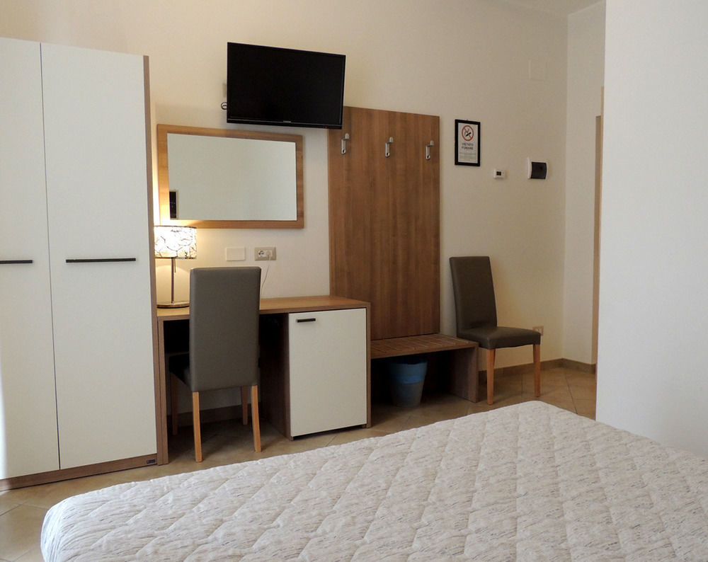 Hotel Montecarlo Milano Esterno foto