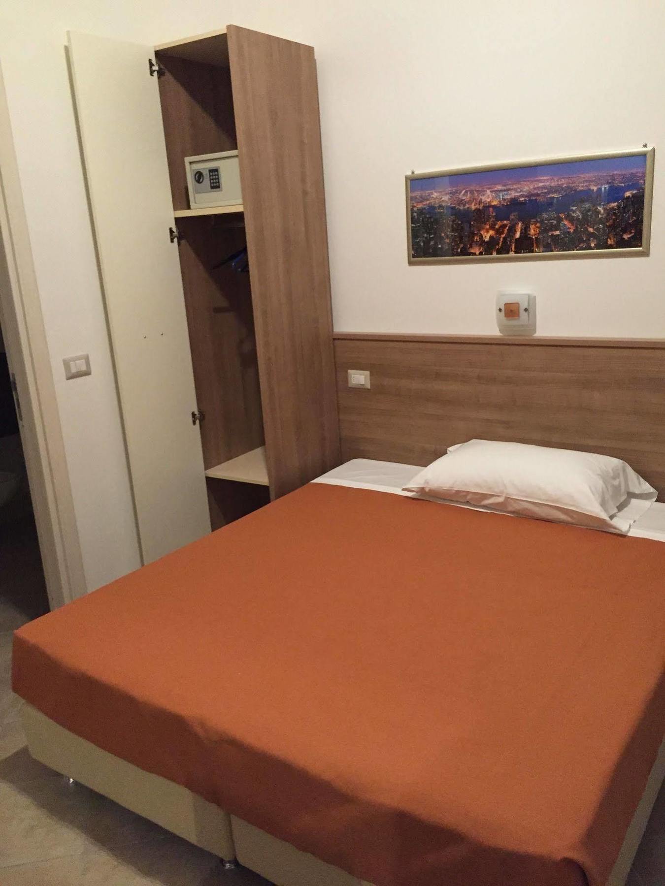 Hotel Montecarlo Milano Esterno foto