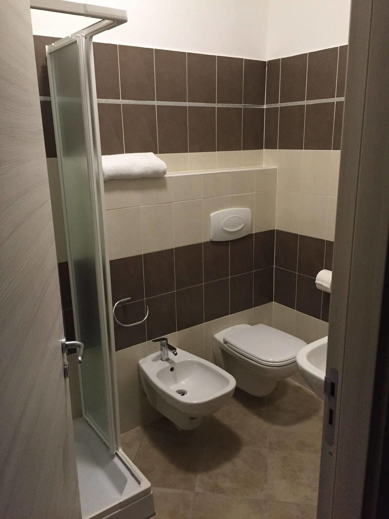 Hotel Montecarlo Milano Esterno foto