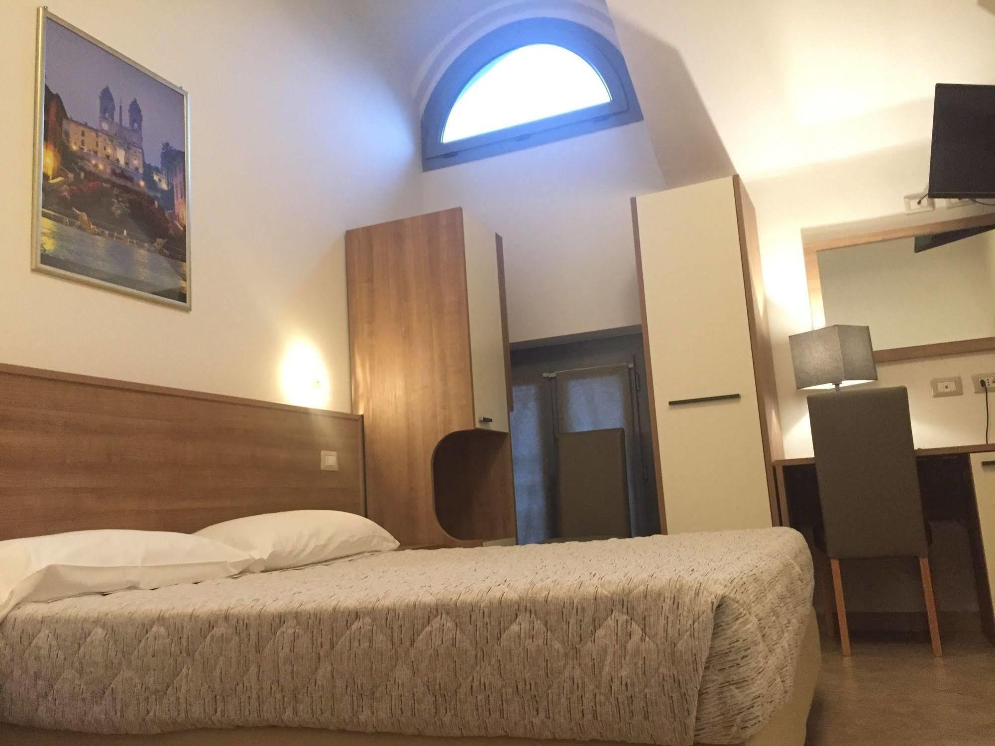 Hotel Montecarlo Milano Esterno foto