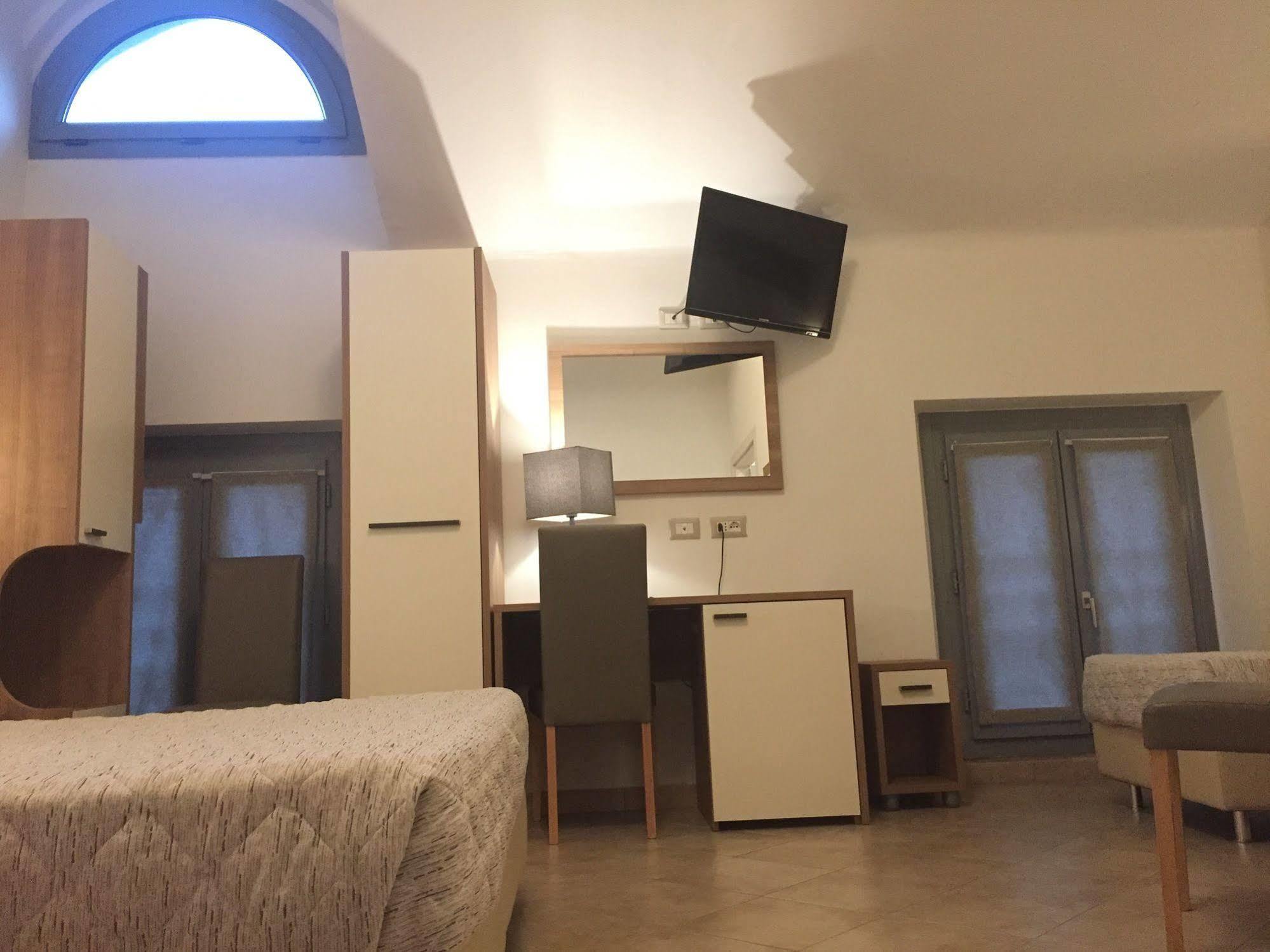 Hotel Montecarlo Milano Esterno foto