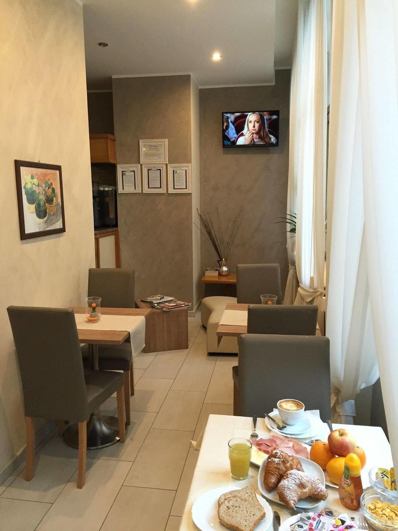 Hotel Montecarlo Milano Esterno foto