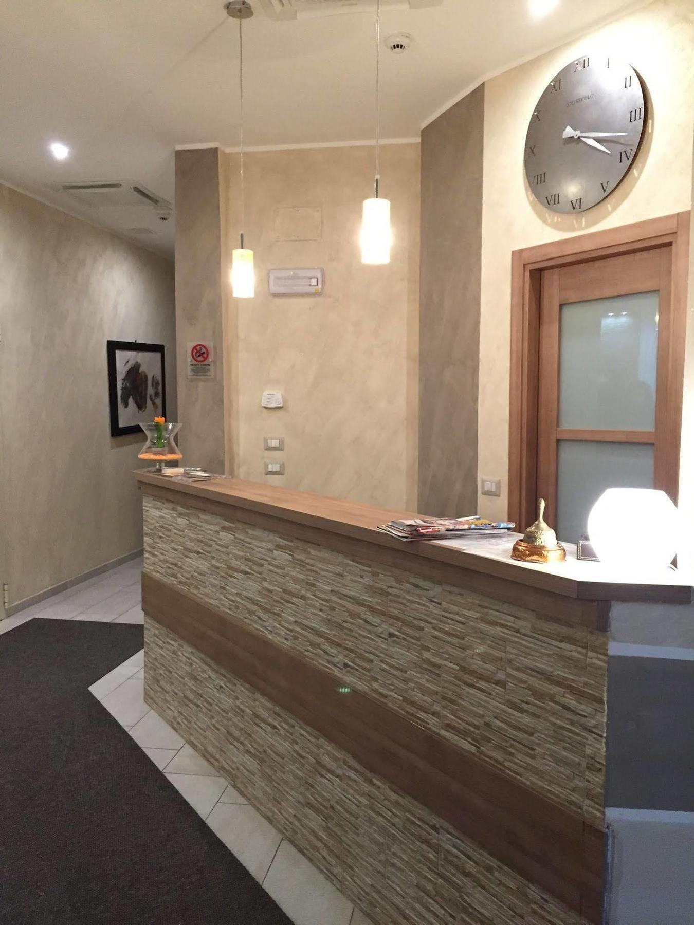Hotel Montecarlo Milano Esterno foto